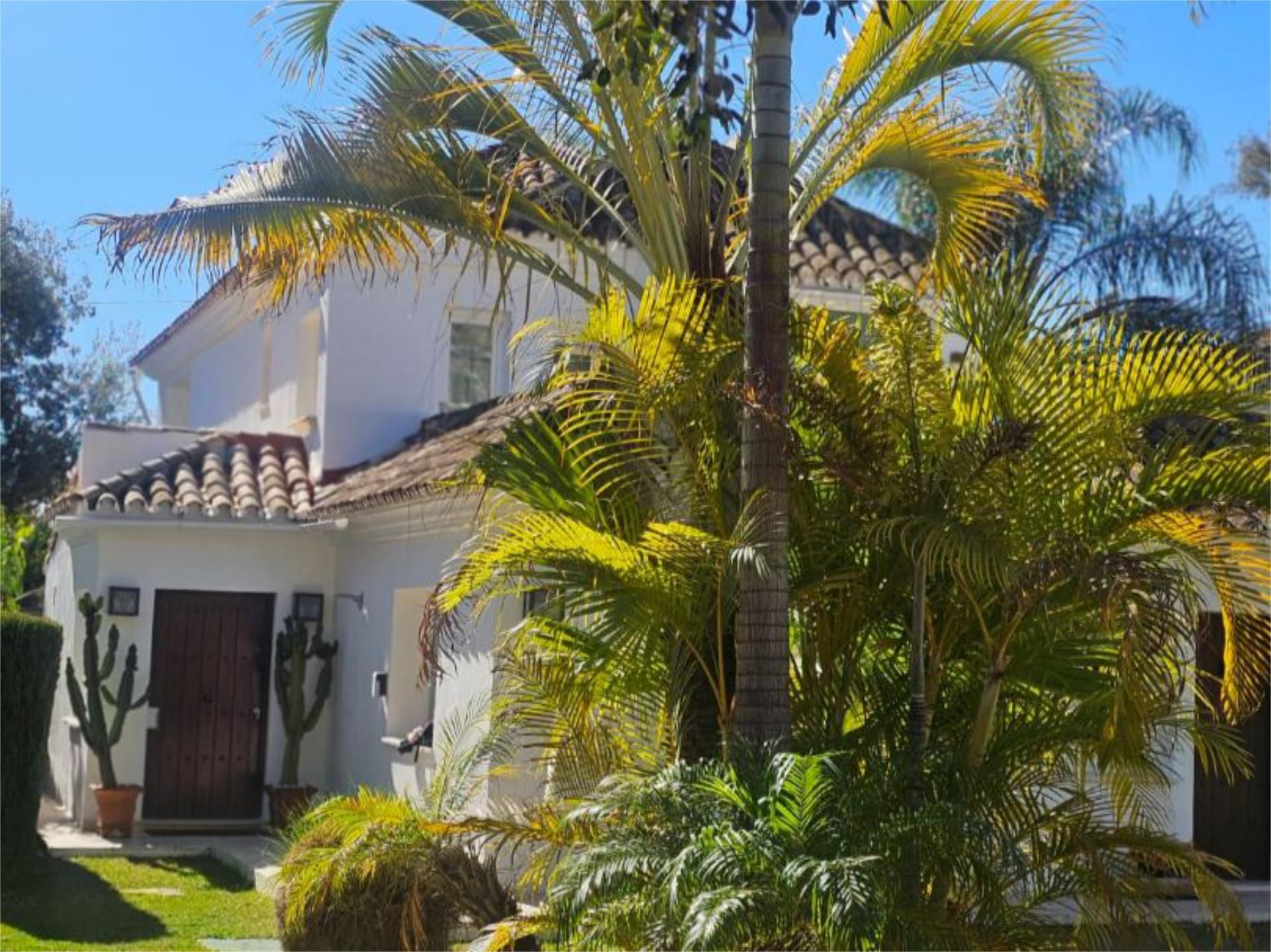 Vista exterior de Pis en venda en Mijas amb Aire condicionat, Calefacció i Jardí privat