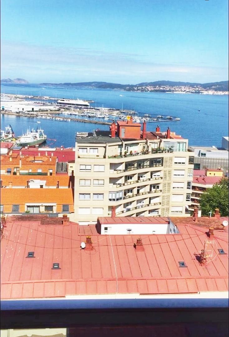 Vista exterior de Piso en venta en Vigo  con Terraza y Balcón