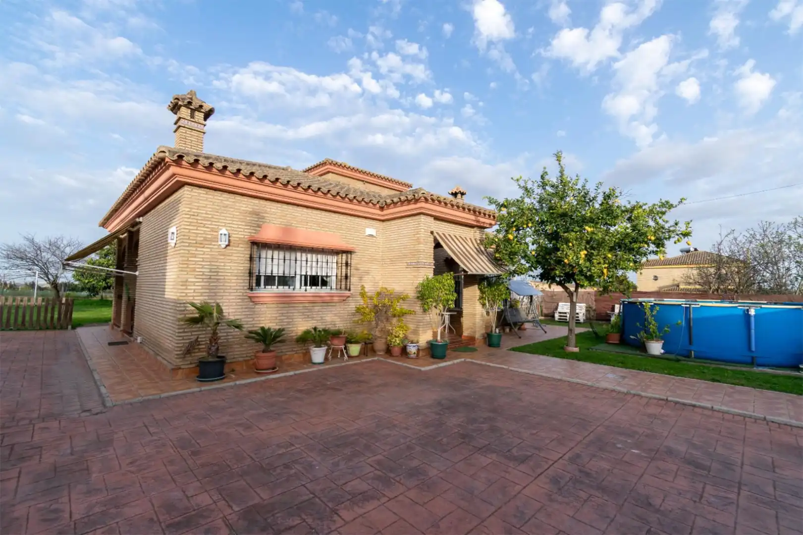 Vista exterior de Casa o xalet en venda en El Puerto de Santa María amb Aire condicionat, Calefacció i Jardí privat