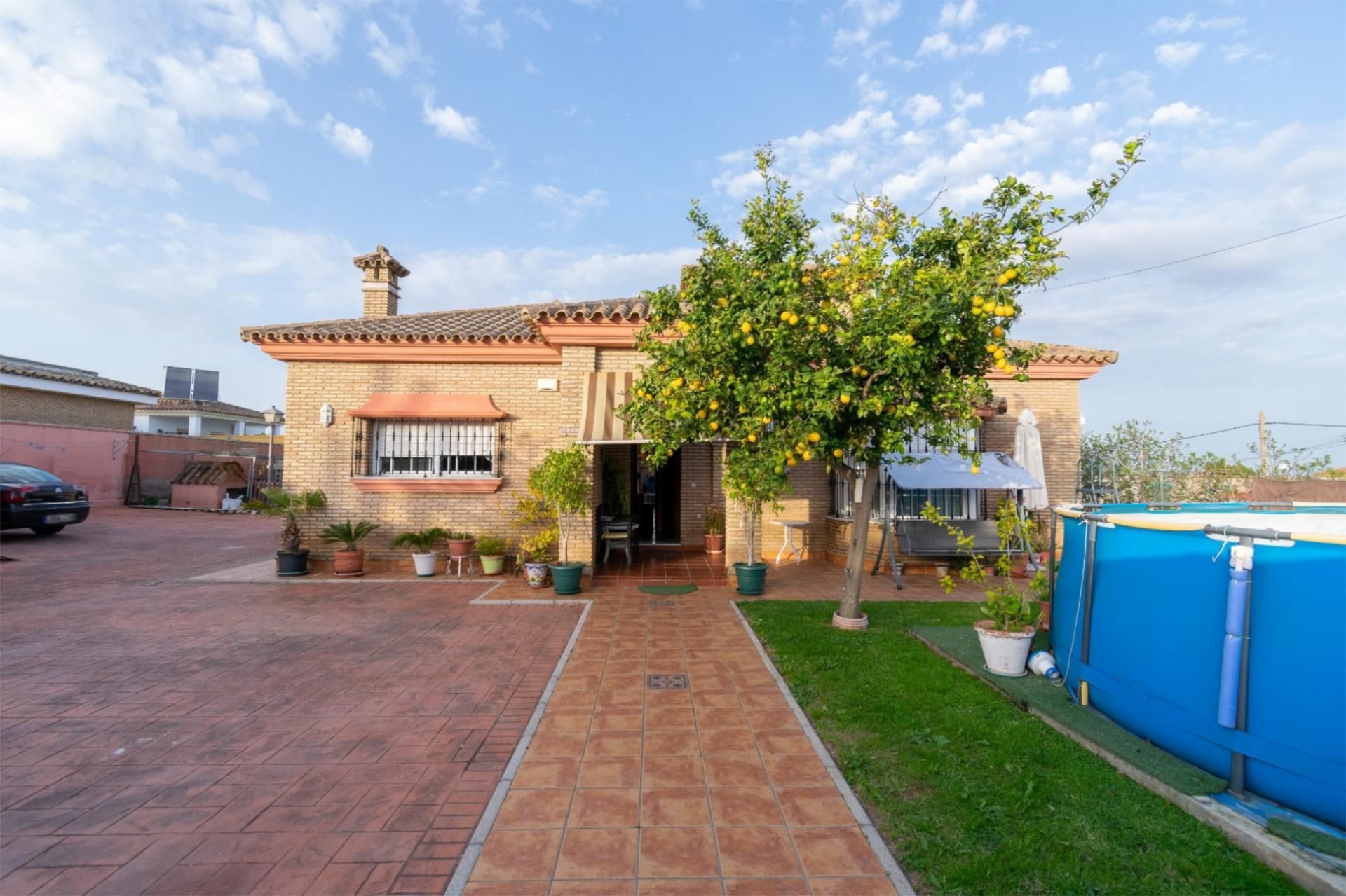 Vista exterior de Casa o xalet en venda en El Puerto de Santa María amb Aire condicionat, Calefacció i Jardí privat
