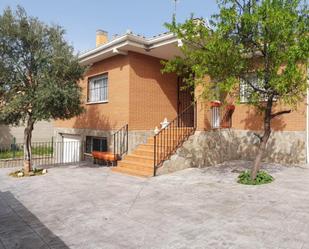 Exterior view of House or chalet for sale in Torrejón del Rey  with Terrace and Swimming Pool