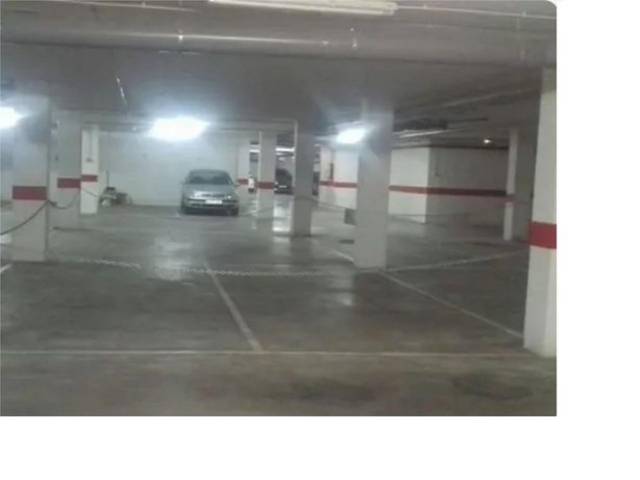 Garaje en Alquiler en Calle Alonso de Ojeda, 9 en Residencial Triana - Barrio Alto