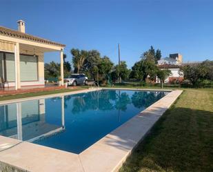 Piscina de Casa o xalet en venda en La Rinconada amb Aire condicionat i Piscina