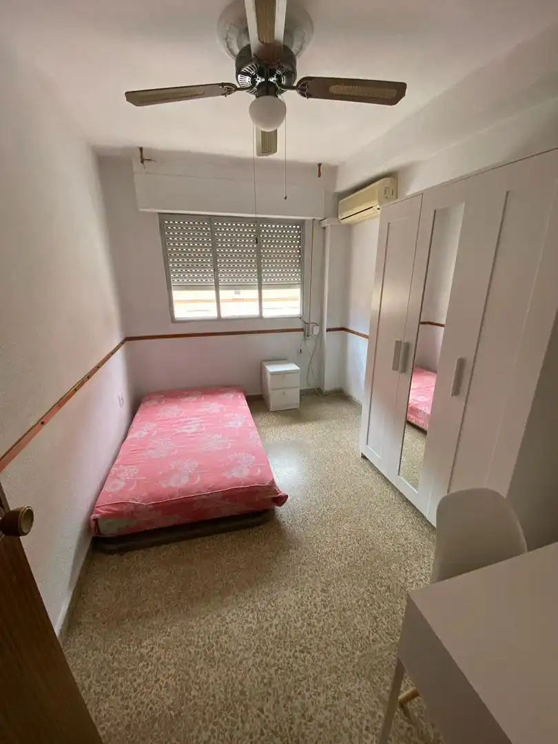 Flat for rent in Calle Pintor Hermenegildo Lanz, 5, Barrio de Zaidín Bedroom of Flat for rent in Granada