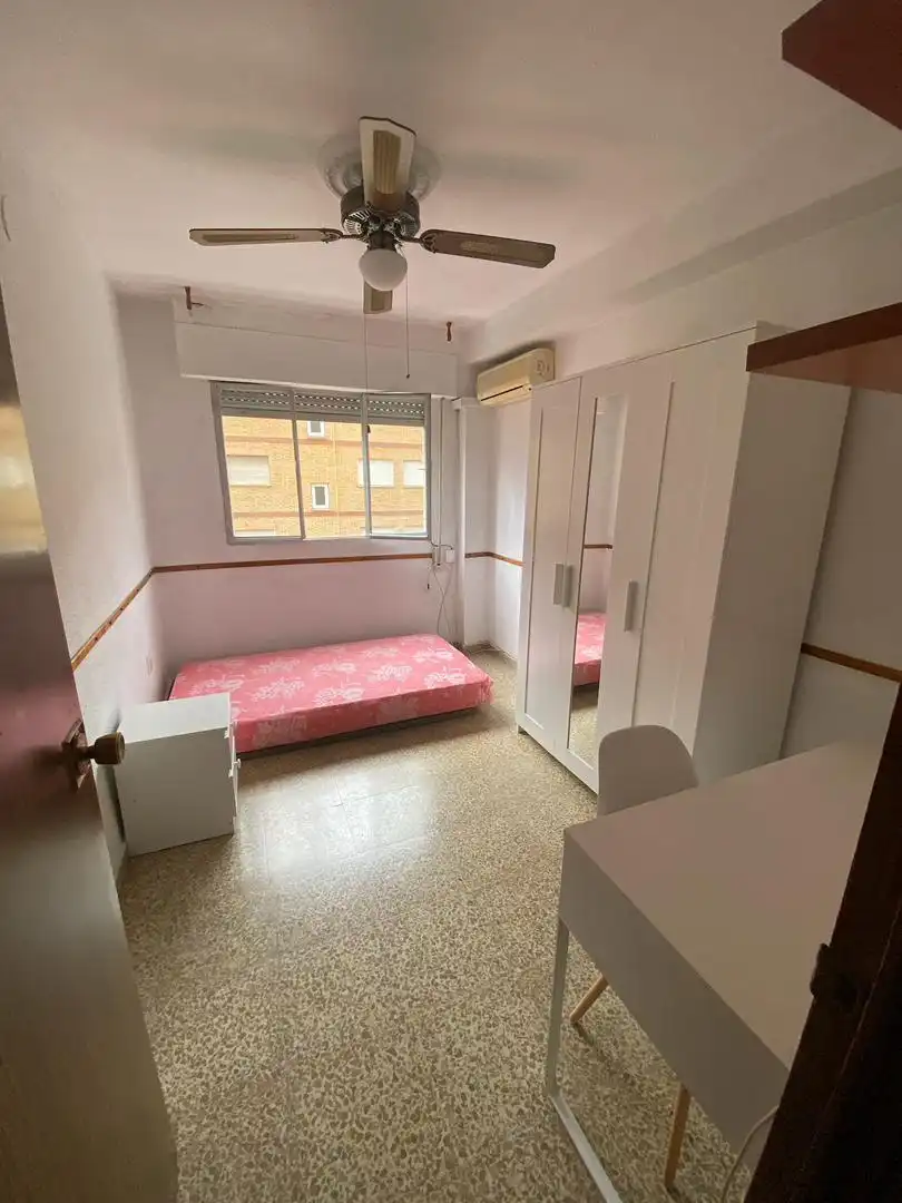 Flat for rent in Calle Pintor Hermenegildo Lanz, 5, Barrio de Zaidín Bedroom of Flat for rent in Granada