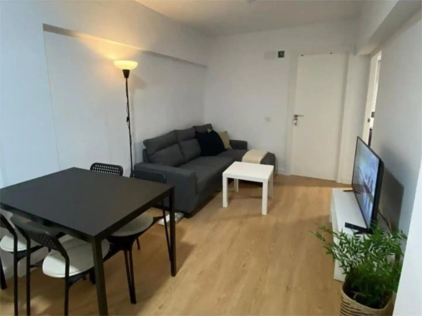 Habitación en Carrer de Jaume Villanueva, 1, Beteró Sala de estar de Piso para compartir en Valencia con Aire acondicionado, Calefacción y Jardín privado