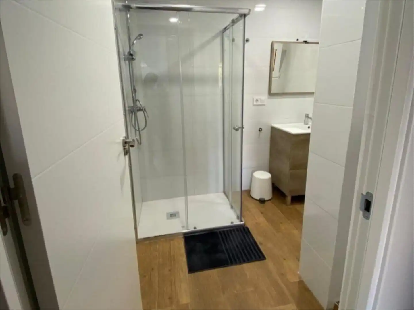 Habitación en Carrer de Jaume Villanueva, 1, Beteró Baño de Piso para compartir en Valencia con Aire acondicionado, Calefacción y Jardín privado