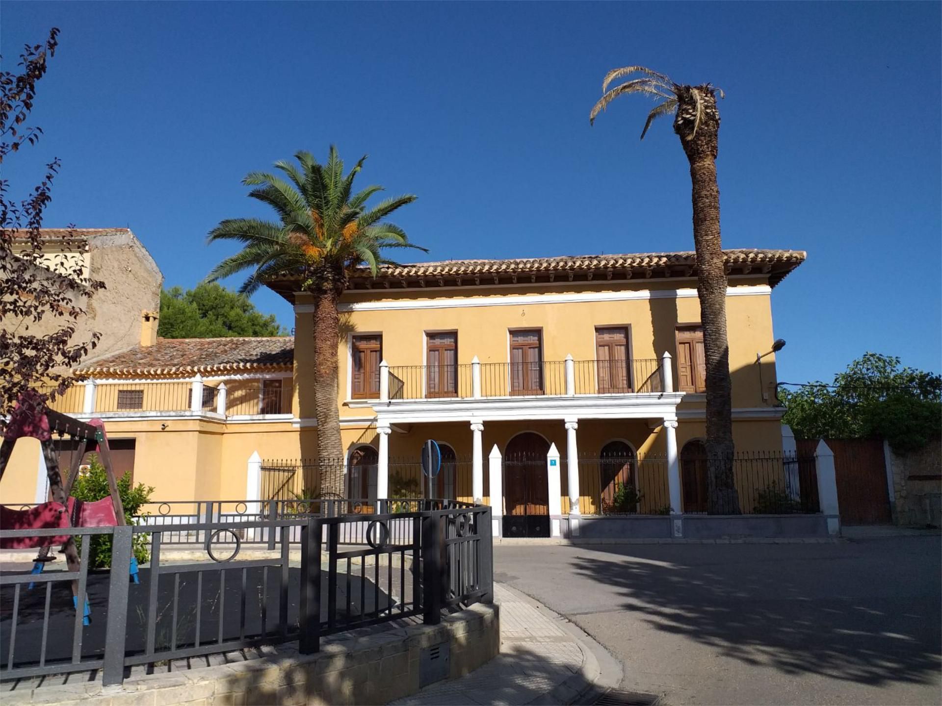 Vista exterior de Casa adosada en venda en Férez amb Calefacció, Jardí privat i Terrassa