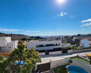 Vista exterior de Casa adosada en venda en Badalona amb Terrassa i Piscina