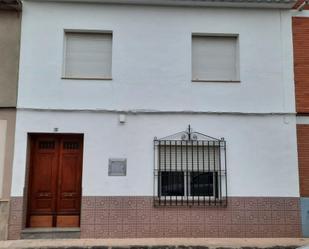 Vista exterior de Casa o xalet en venda en Granátula de Calatrava amb Terrassa