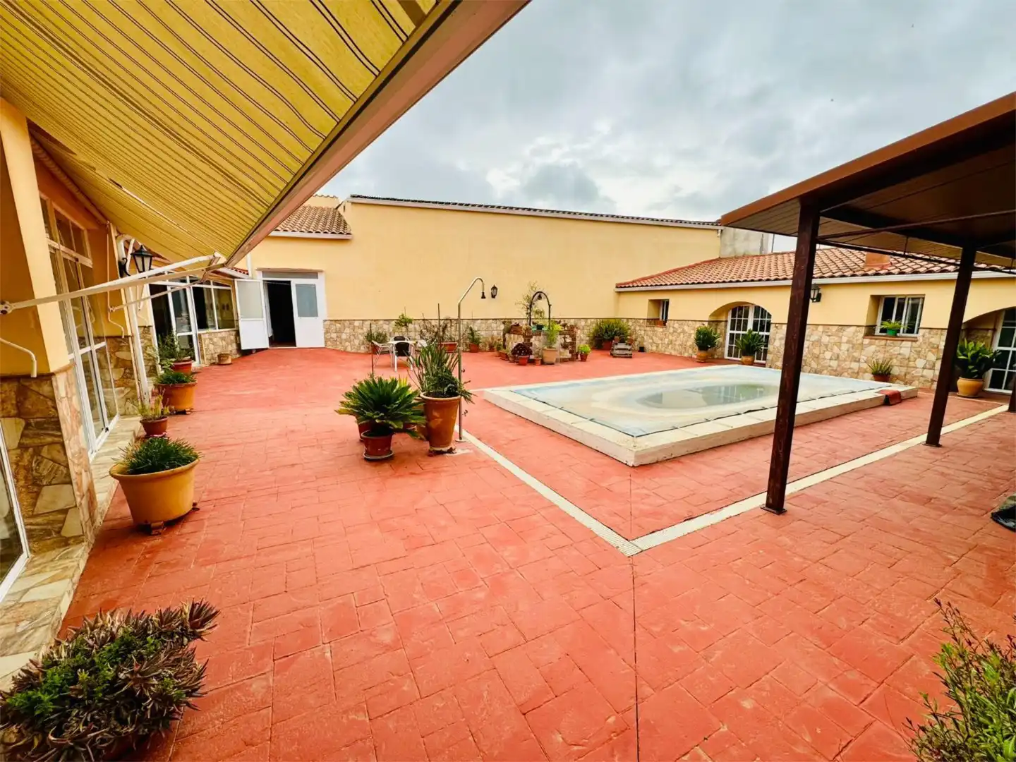 Piso en venta en Calle Egido Thovar, 6, Almendral Terraza de Piso en venta en Almendral con Aire acondicionado, Calefacción y Jardín privado