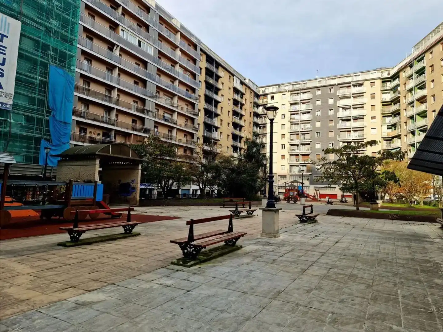 Vista exterior de Pis en venda en Donostia - San Sebastián  amb Balcó