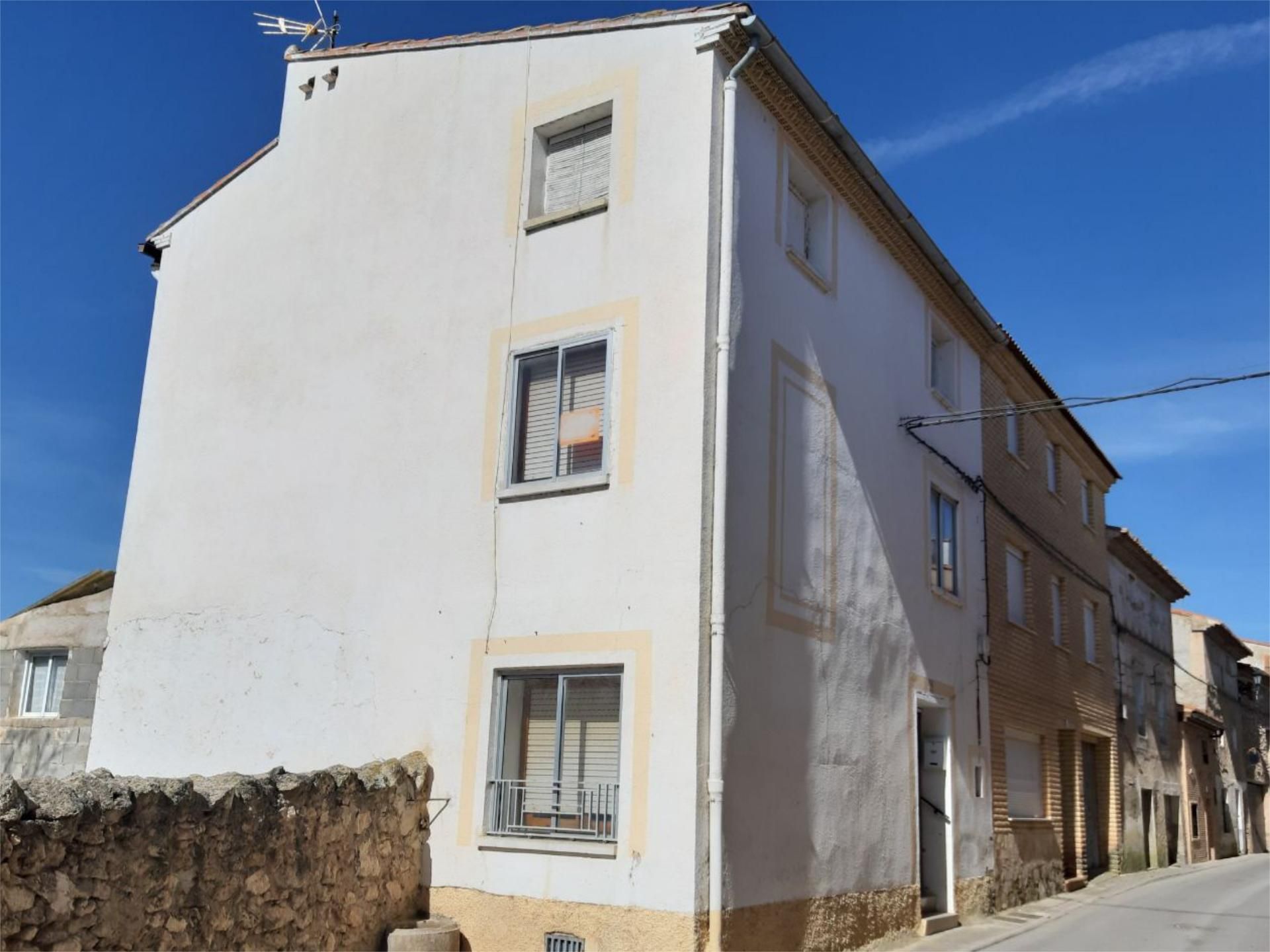 Exterior view of Single-family semi-detached for sale in Fuentes Claras  with Heating, Private garden and Terrace
