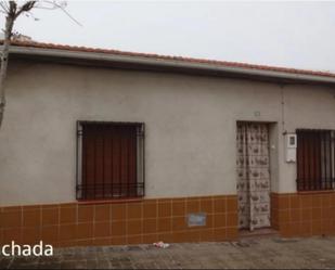 Exterior view of Flat for sale in Ballesteros de Calatrava  with Air Conditioner