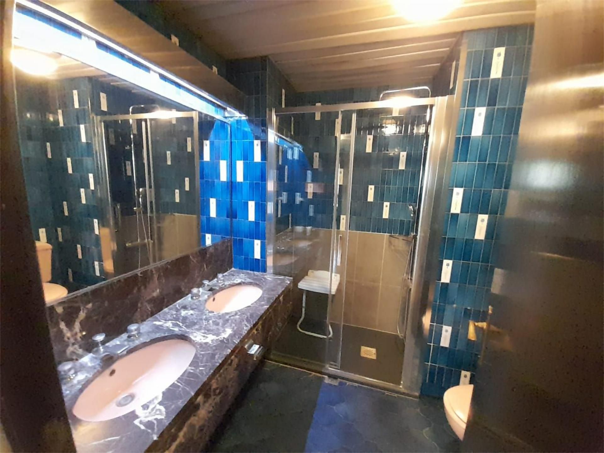Bathroom of Flat for sale in  Barcelona Capital  with Terrace and Swimming Pool
