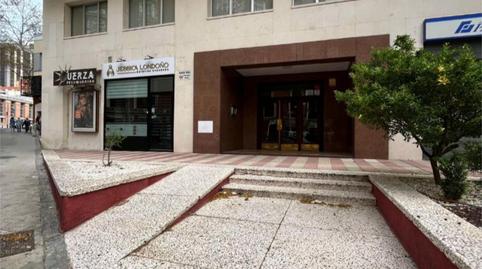 Foto 2 de Garaje de alquiler en Calle de la Infanta Mercedes, 96, Castillejos - Cuzco, Madrid