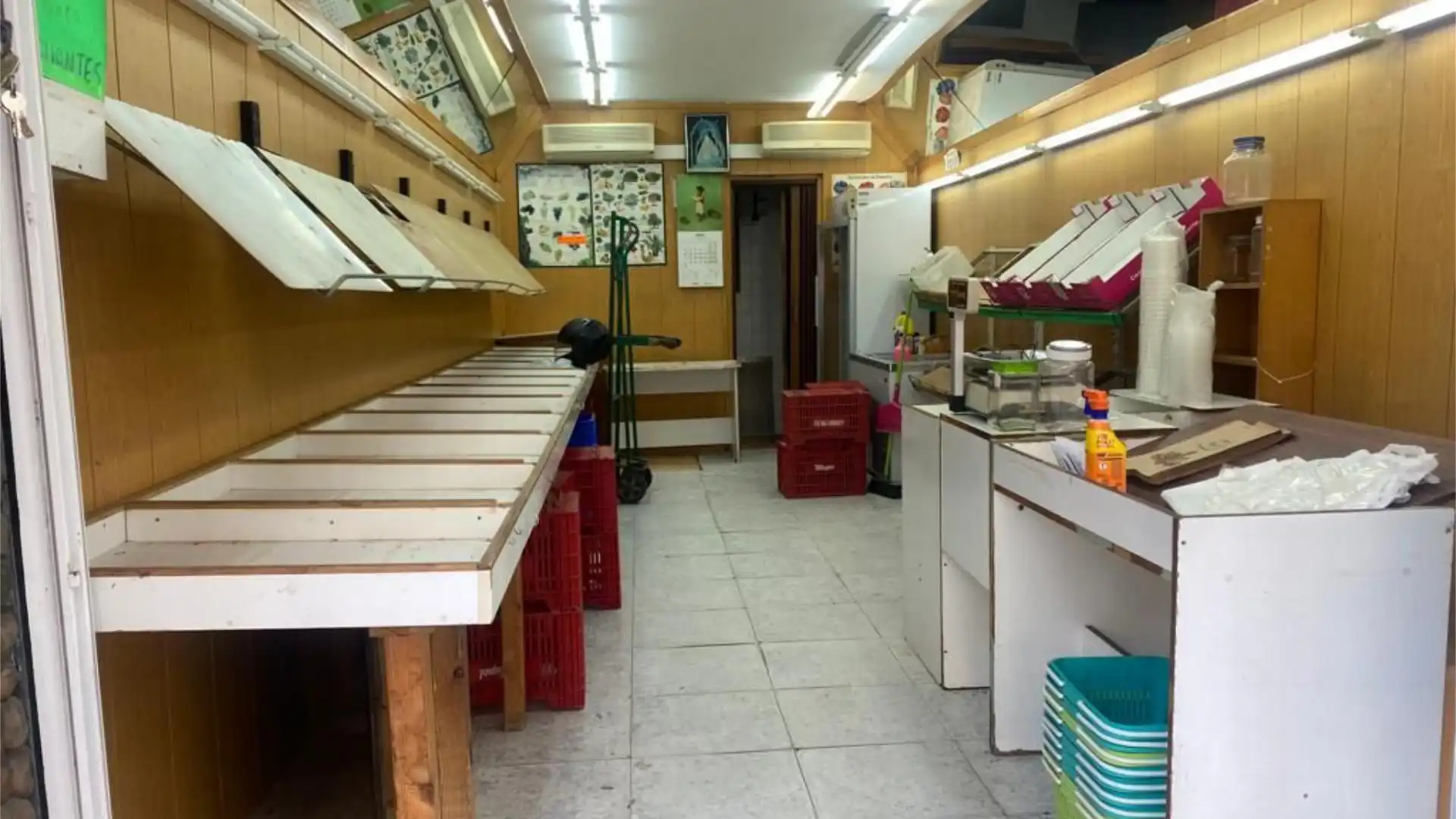 Local de alquiler en Carrer de Travau, 40, El Turó de la Peira Local de alquiler en Barcelona Capital con Aire acondicionado y Calefacción