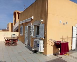 Vista exterior de Àtic en venda en Sagunto / Sagunt amb Aire condicionat, Terrassa i Piscina