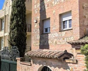 Vista exterior de Casa o xalet en venda en Plasencia amb Aire condicionat, Terrassa i Piscina