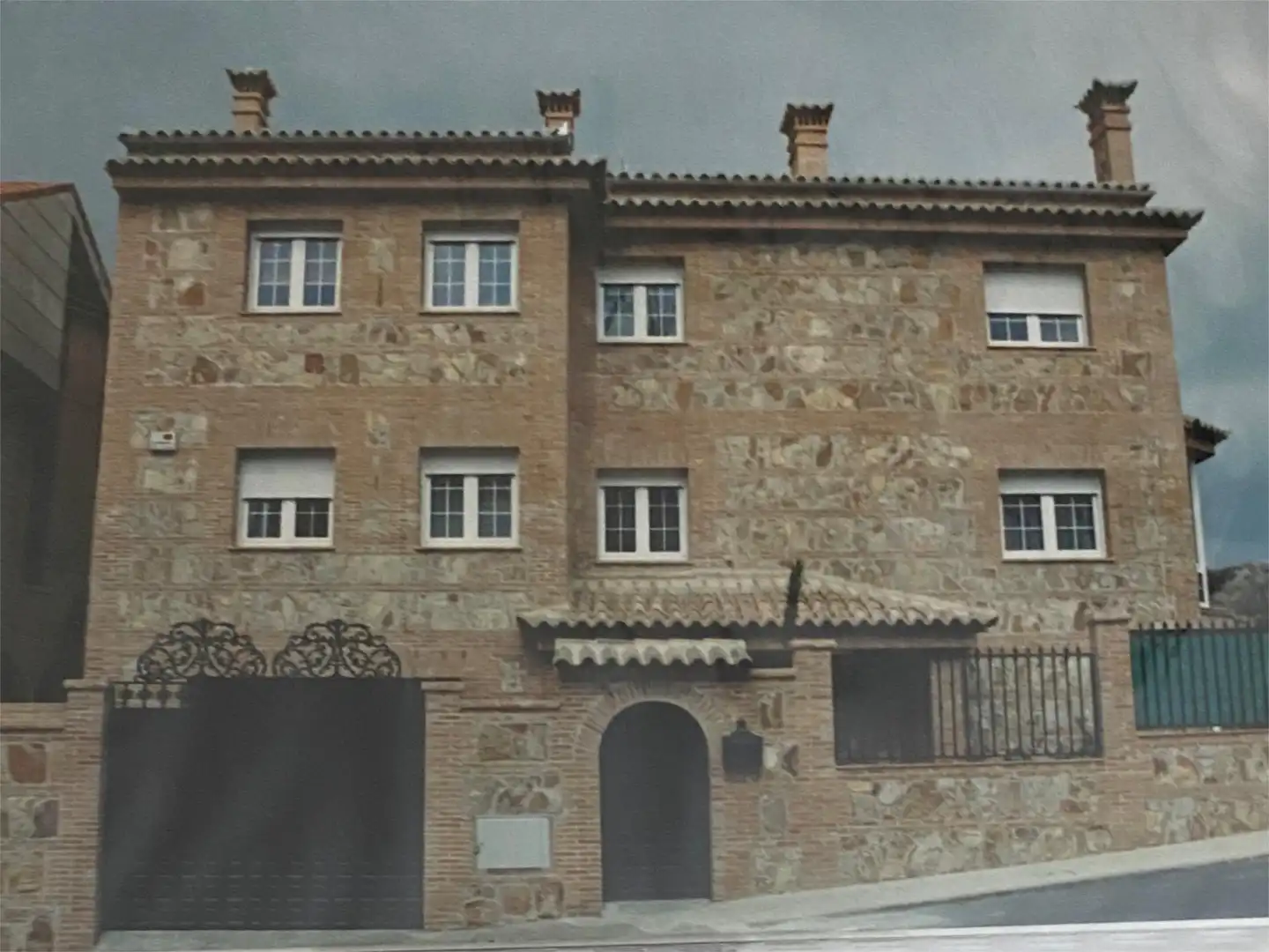 Houses for sale in Calle Francisco de Orellana, 31, Los Pinos - El Pilar Exterior view of Houses for sale in Plasencia with Air Conditioner, Terrace and Swimming Pool
