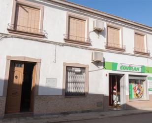 Vista exterior de Casa adosada en venda en Marmolejo amb Aire condicionat, Terrassa i Moblat