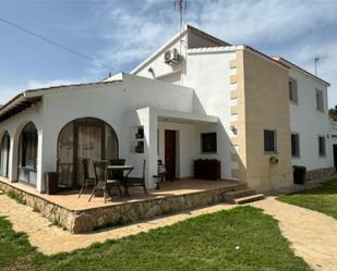 Vista exterior de Casa o xalet en venda en Dénia amb Aire condicionat i Piscina