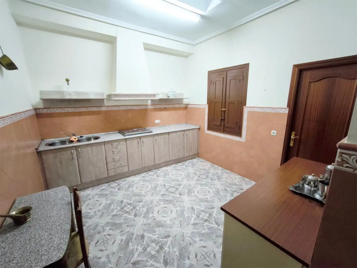 Küche von Einfamilien-Reihenhaus zum Verkauf in Cózar mit Heizung, Terrasse und Abstellraum