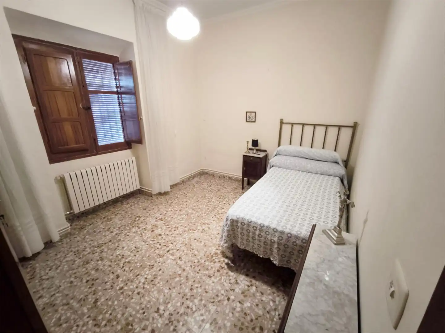 Schlafzimmer von Einfamilien-Reihenhaus zum Verkauf in Cózar mit Heizung, Terrasse und Abstellraum
