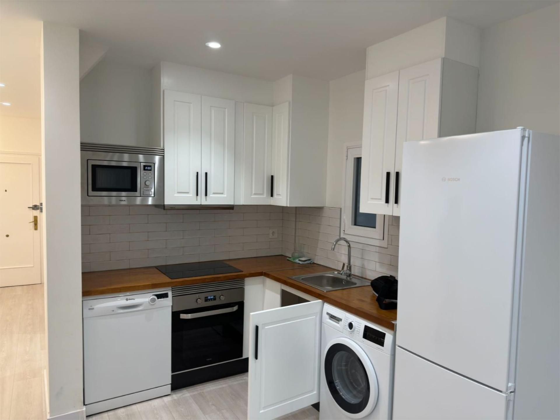 Cocina de Piso para compartir en  Madrid Capital con Aire acondicionado, Calefacción y Jardín privado