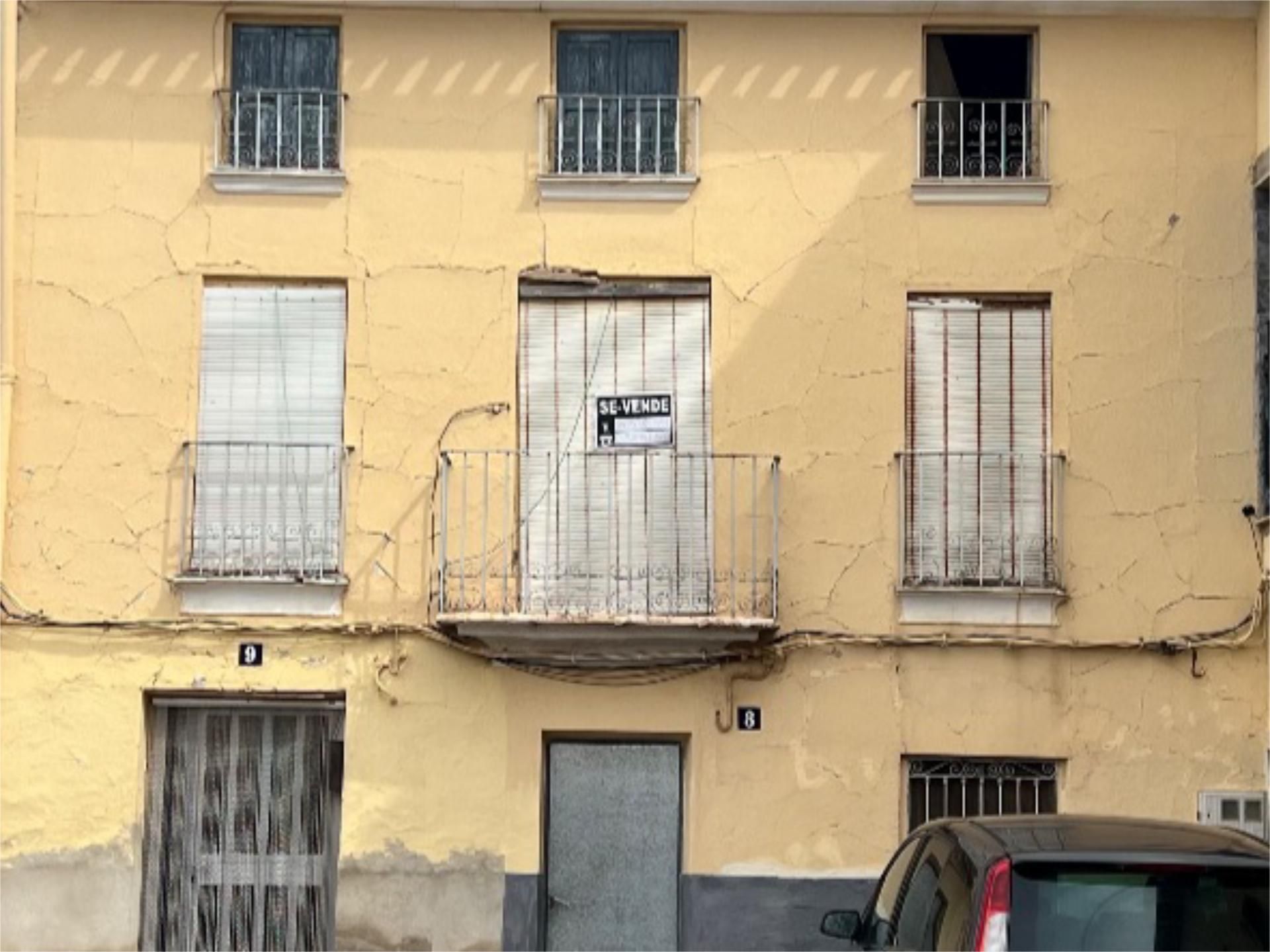 Vista exterior de Casa adosada en venda en Utiel amb Calefacció, Jardí privat i Moblat