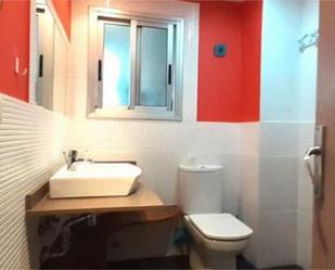 Bathroom of Apartment to rent in Benidorm  with Terrace and Swimming Pool