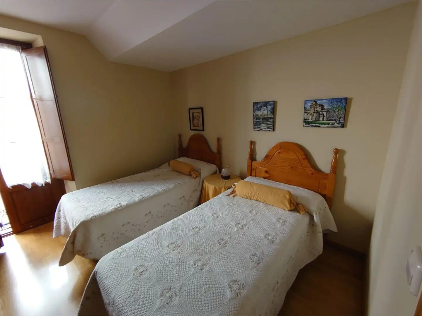 Wohnung zur Miete in Calle Mayor, Jaca Schlafzimmer von Wohnung zur Miete in Jaca mit Balkon