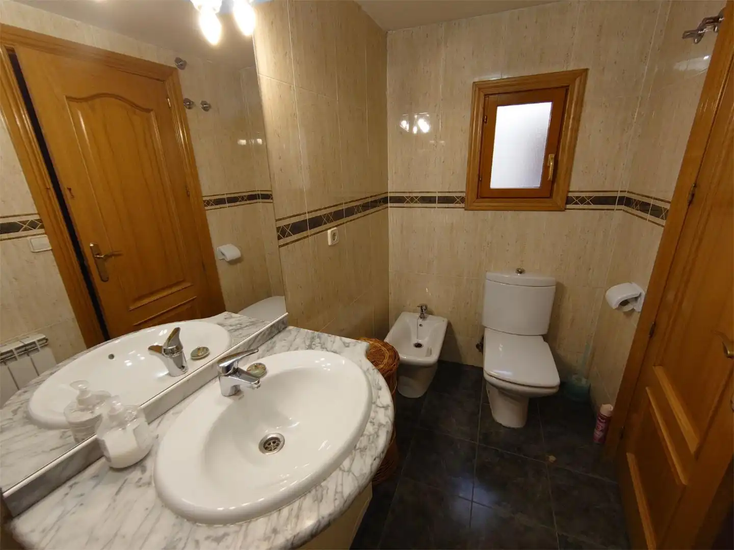 Wohnung zur Miete in Calle Mayor, Jaca Badezimmer von Wohnung zur Miete in Jaca mit Balkon