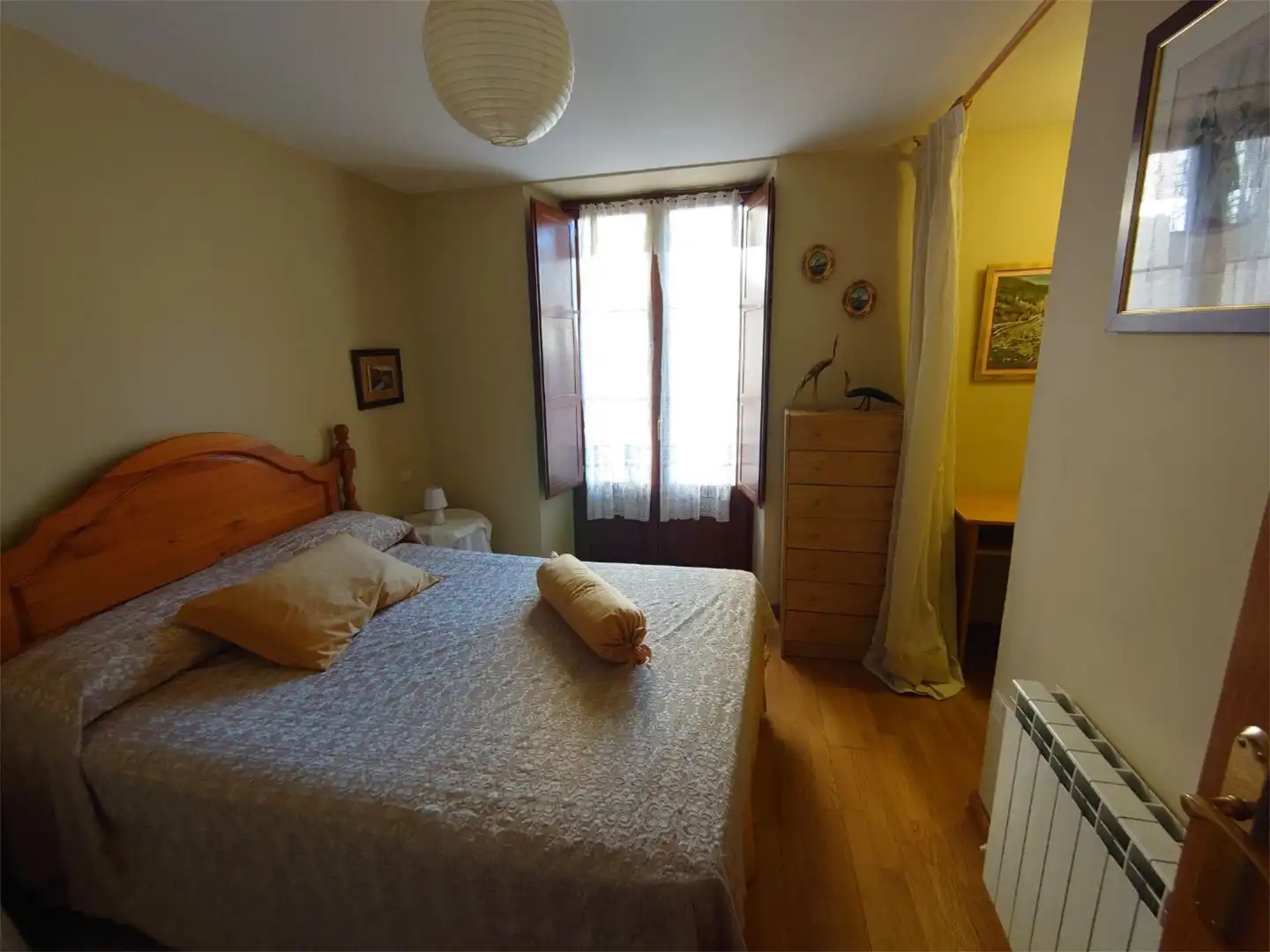 Wohnung zur Miete in Calle Mayor, Jaca Schlafzimmer von Wohnung zur Miete in Jaca mit Balkon