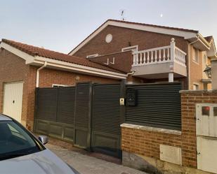 Vista exterior de Casa o xalet en venda en Fontanar amb Terrassa i Piscina