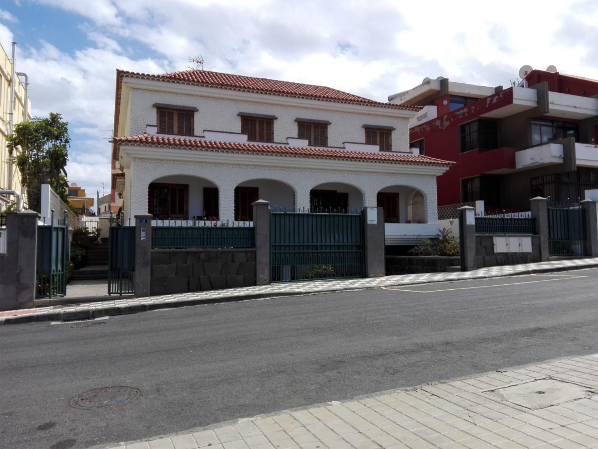Exterior view of House or chalet for sale in Las Palmas de Gran Canaria  with Heating, Private garden and Parquet flooring