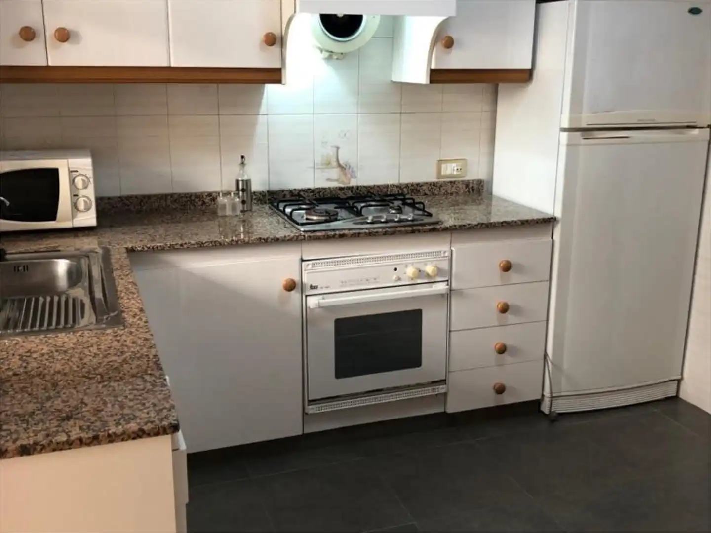 Dúplex en venta en Avinguda de Portugal, 28, Calas Santiago Bernabéu Cocina de Dúplex en venta en Santa Pola con Aire acondicionado, Jardín privado y Terraza