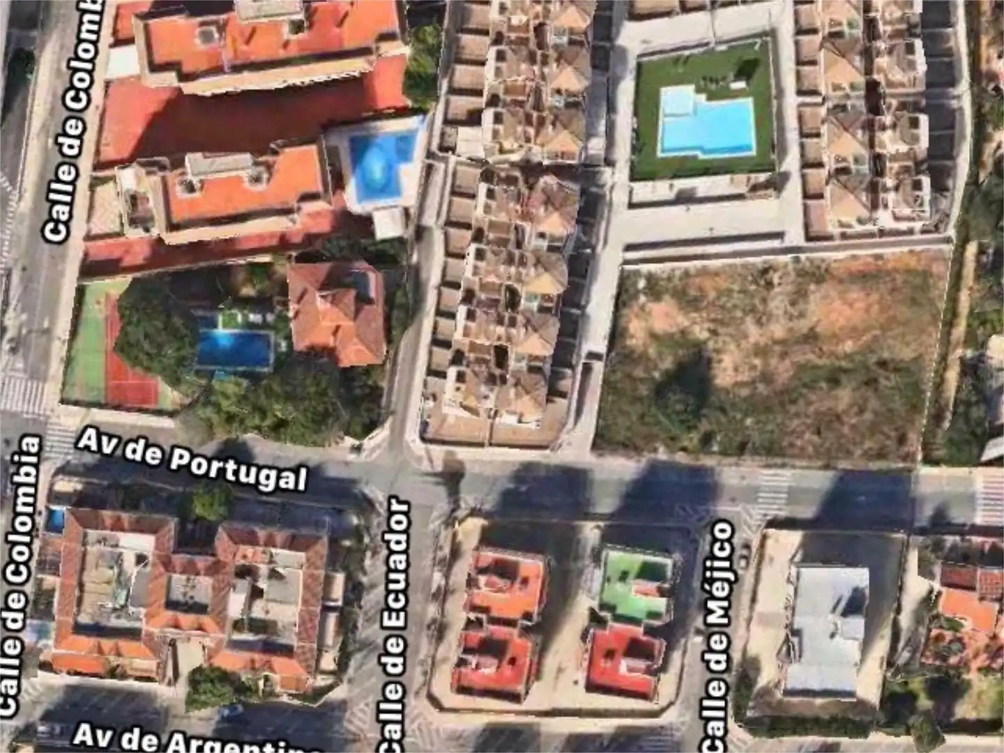 Dúplex en venta en Avinguda de Portugal, 28, Calas Santiago Bernabéu Vista exterior de Dúplex en venta en Santa Pola con Aire acondicionado, Jardín privado y Terraza