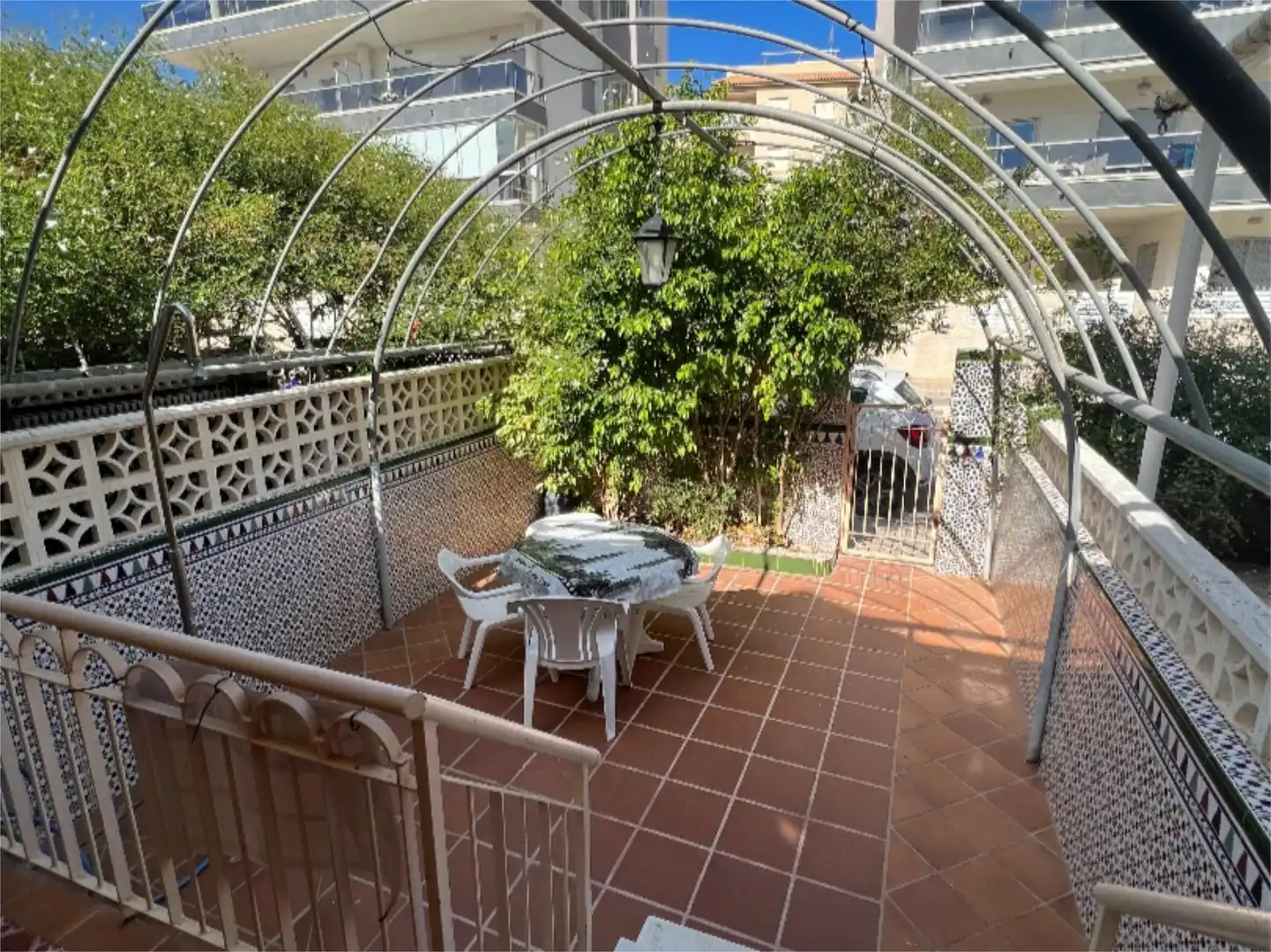Dúplex en venta en Avinguda de Portugal, 28, Calas Santiago Bernabéu Terraza de Dúplex en venta en Santa Pola con Aire acondicionado, Jardín privado y Terraza