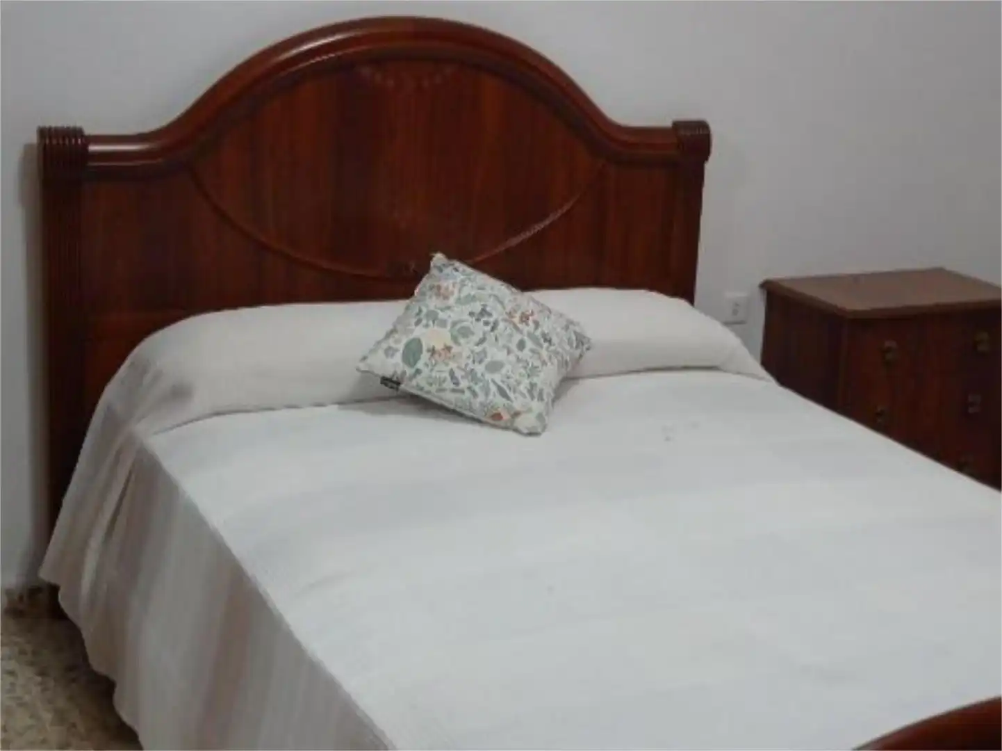 Habitación de Casa adosada en venta en Carmona con Terraza, Trastero y Amueblado