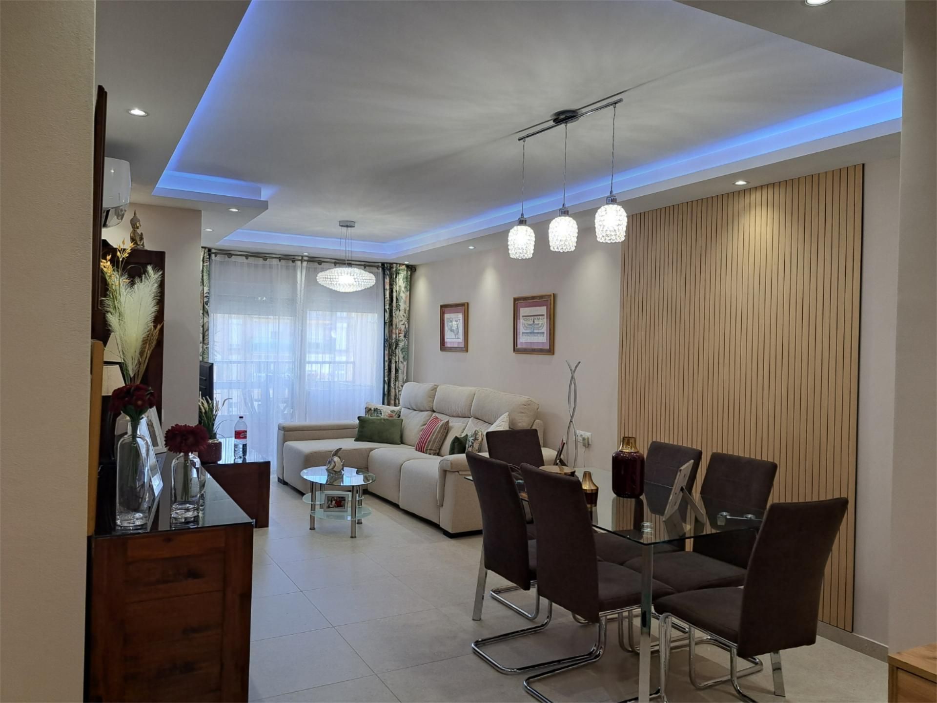 Living room of Flat for sale in Algeciras  with Air Conditioner, Heating and Private garden