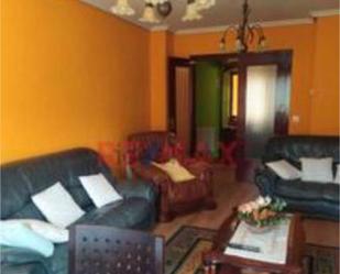 Living room of Flat for sale in Cabrillanes  with Terrace