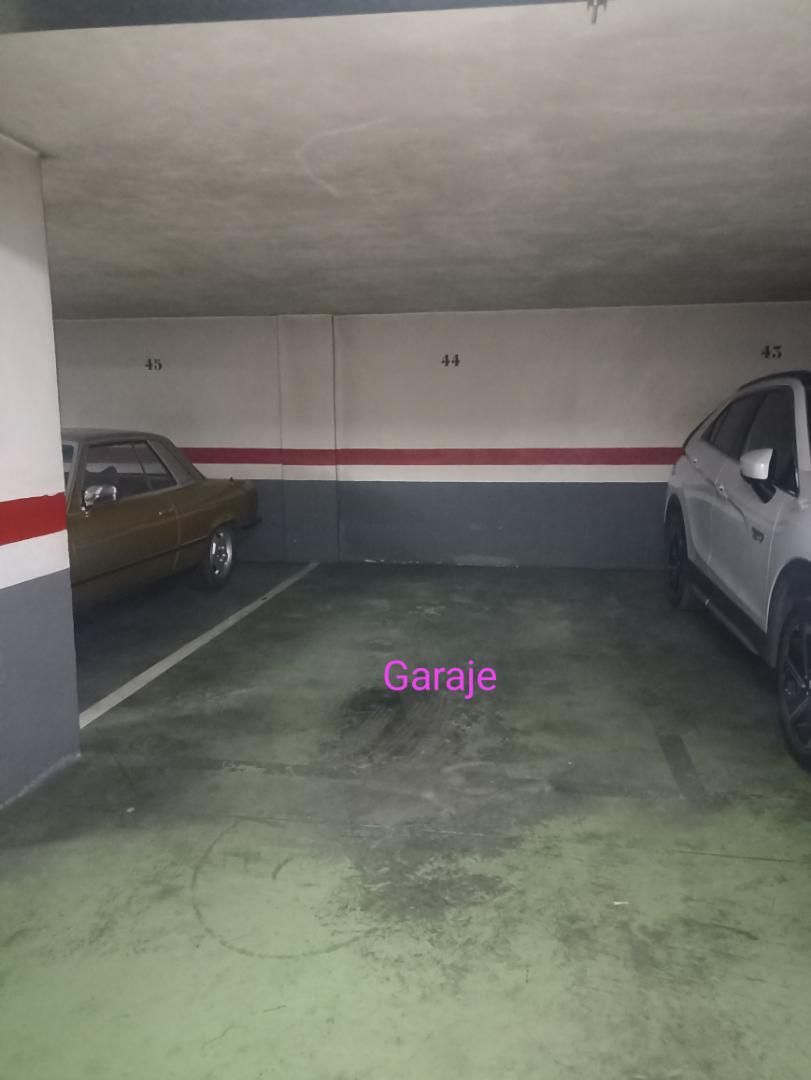 Garatge de lloguer a Calle Profesor Sainz Cantero, 12, Centro - Sagrario Aparcament de Garatge de lloguer en Granada Capital