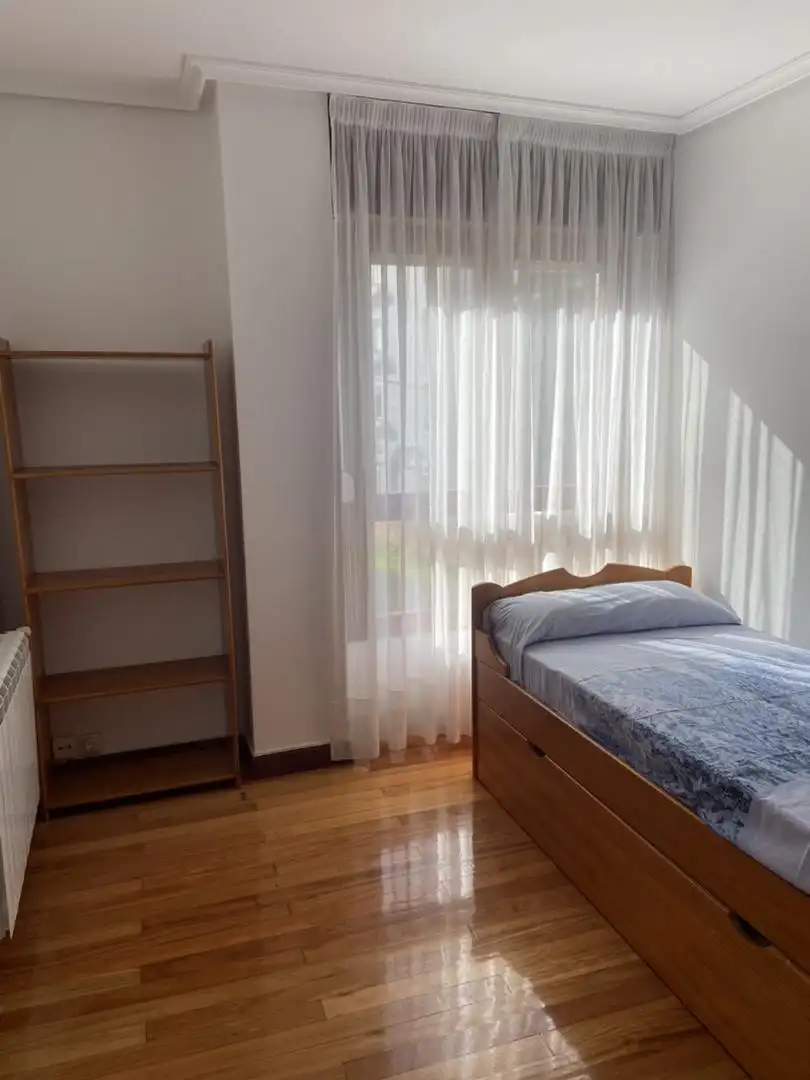 Habitación de Piso de alquiler en Santoña con Calefacción, Jardín privado y Parquet