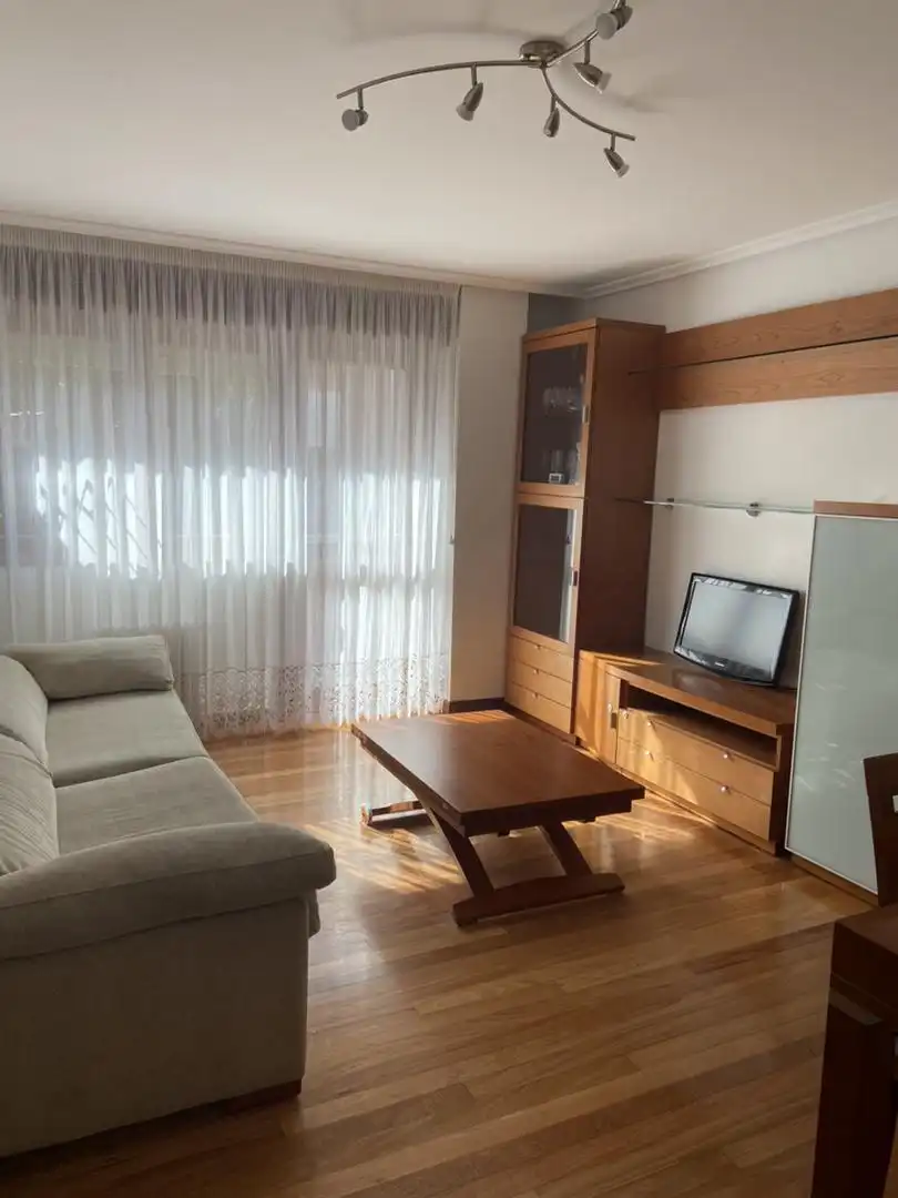 Sala de estar de Piso de alquiler en Santoña con Calefacción, Jardín privado y Parquet