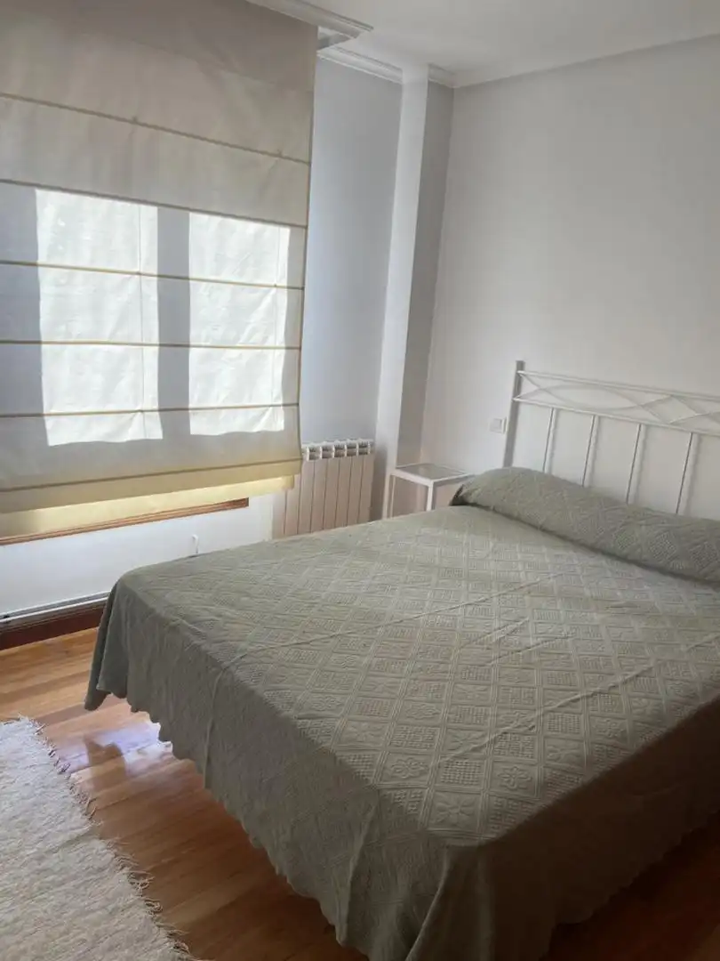 Habitación de Piso de alquiler en Santoña con Calefacción, Jardín privado y Parquet