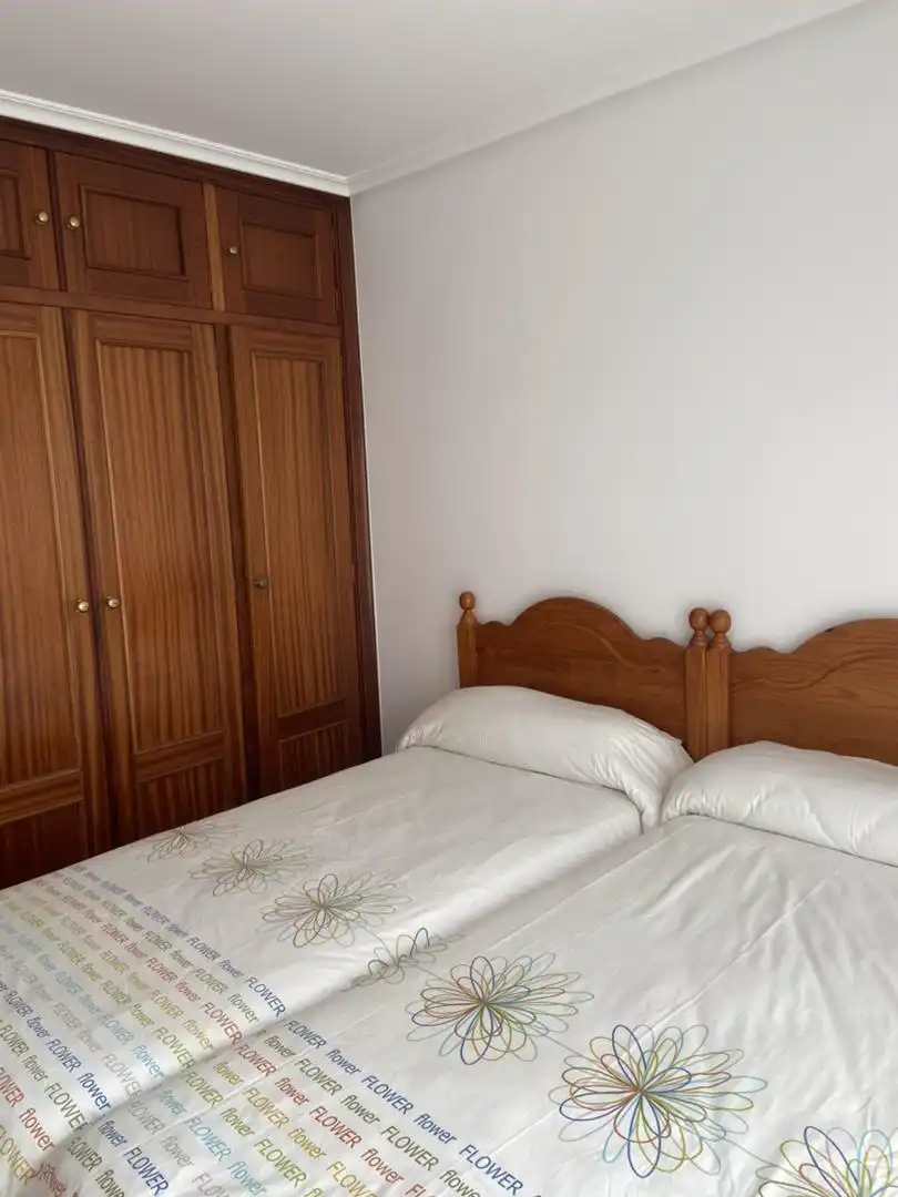 Habitación de Piso de alquiler en Santoña con Calefacción, Jardín privado y Parquet