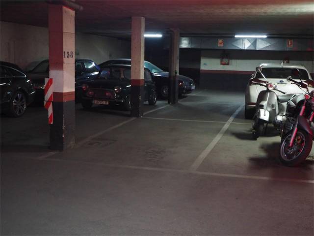 Garaje en Venta en Calle de Melchor Fernández Almagro, 15 en La Paz