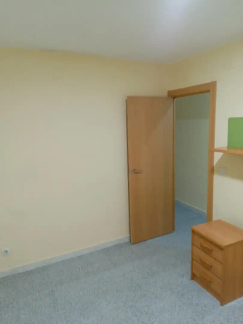 Habitación de Piso para compartir en Castellcir con Horno, Lavadora y Internet
