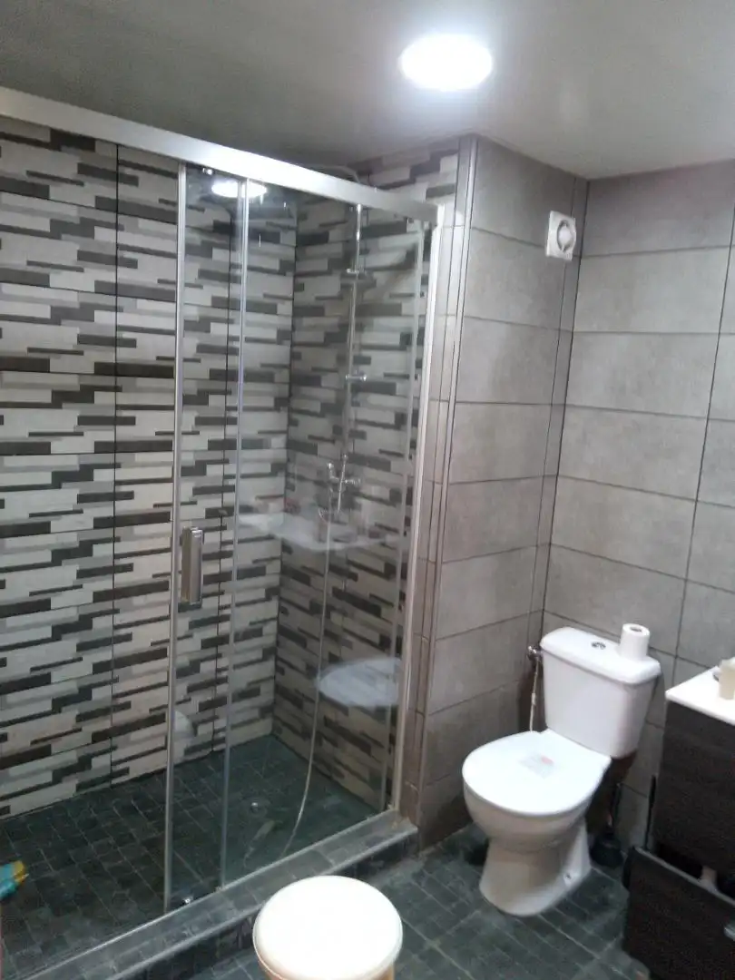 Baño de Piso para compartir en Castellcir con Horno, Lavadora y Internet